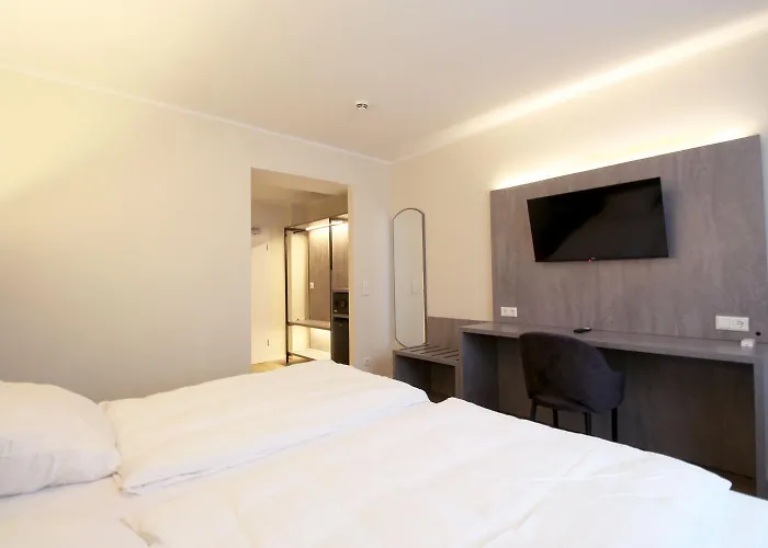 Diamonds Hotel